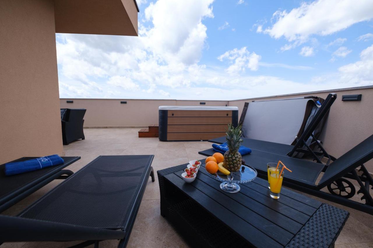 Apartments Luana With Private Jacuzzi Zadar Dış mekan fotoğraf