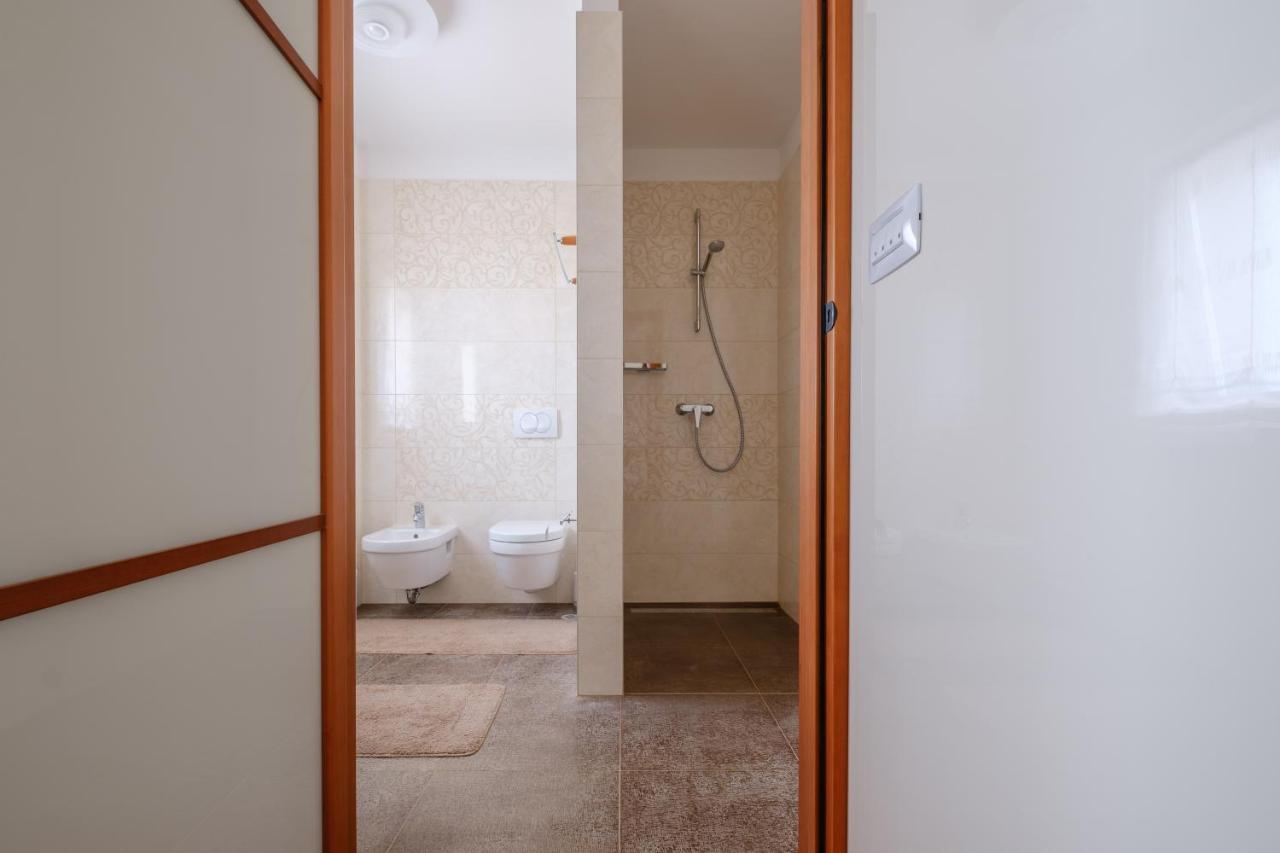 Apartments Luana With Private Jacuzzi Zadar Dış mekan fotoğraf
