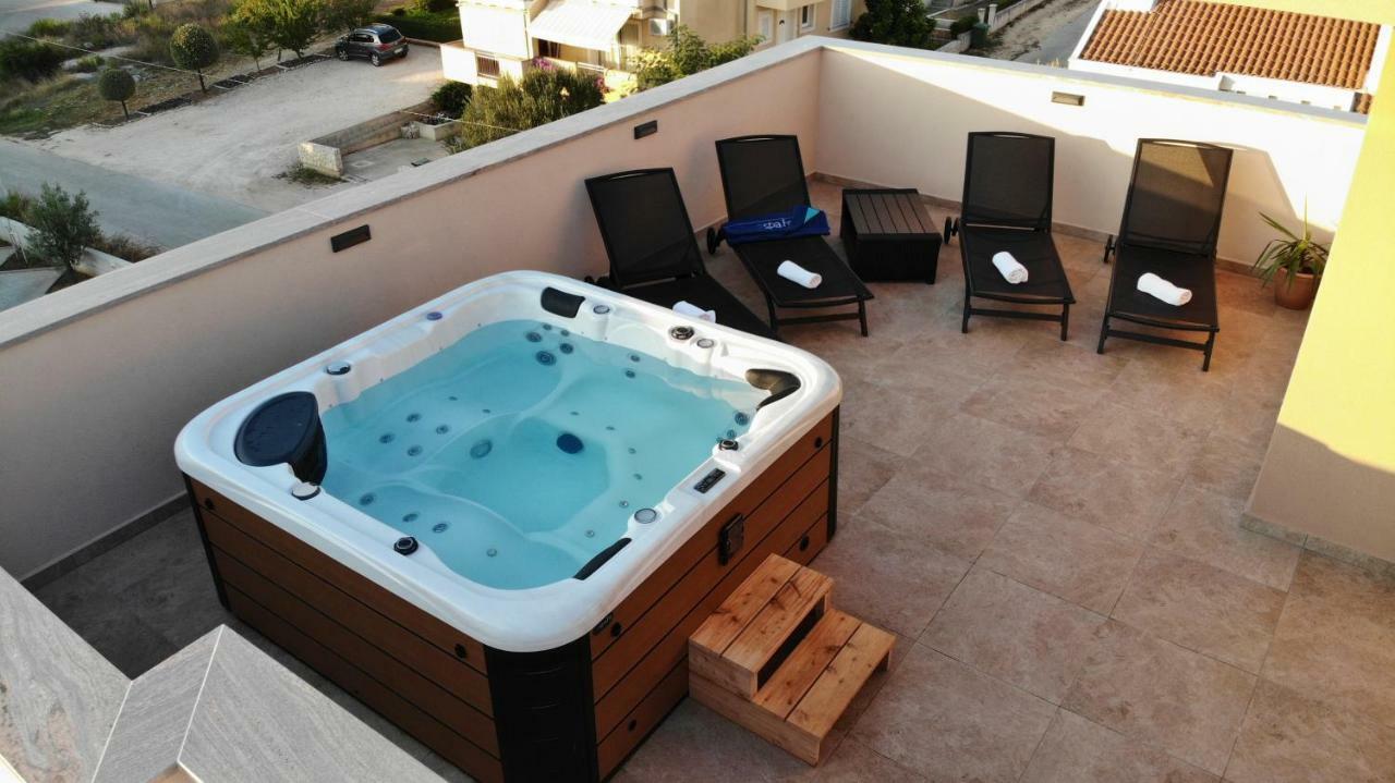 Apartments Luana With Private Jacuzzi Zadar Dış mekan fotoğraf